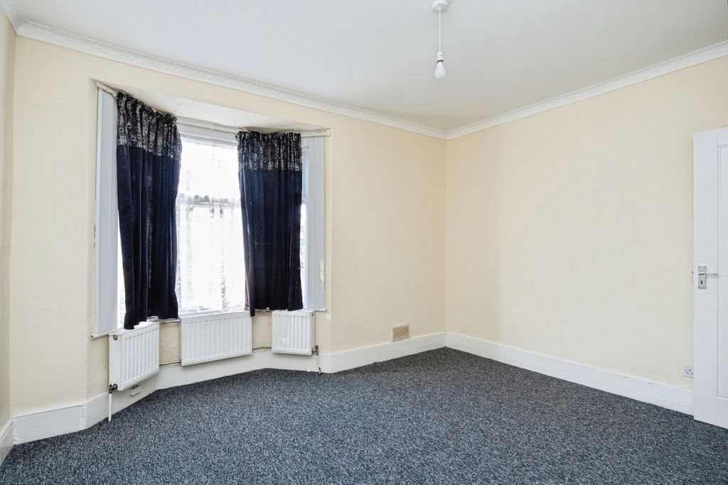 Property photo 2 of 16 Pbox-Img.Jpg