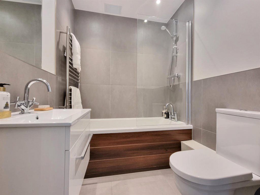Property photo 3 of 7 Bathroom