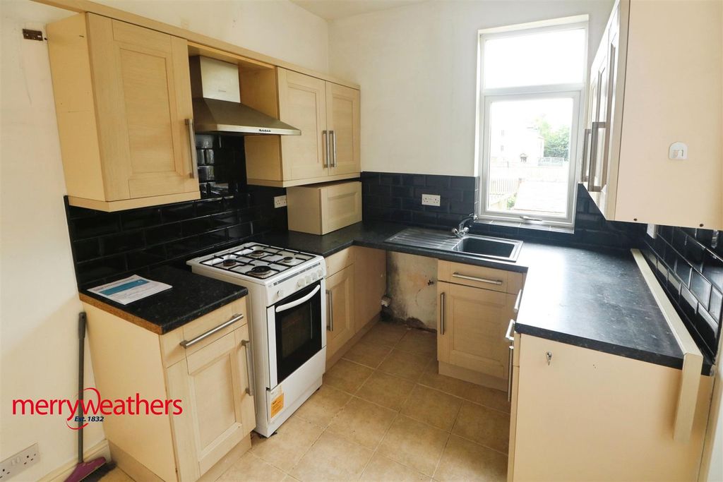 Property photo 2 of 12 Kitchen