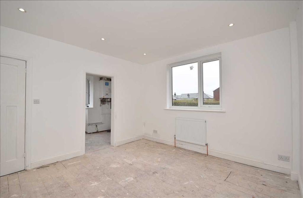 Property photo 3 of 8 Dining Room