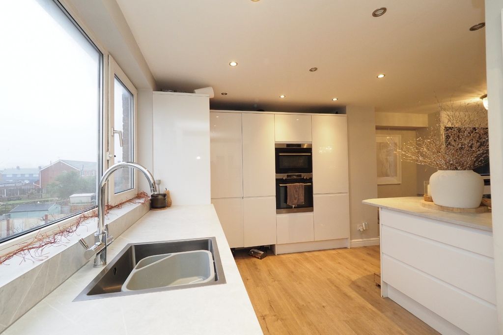 Property photo 2 of 24 9504Dad9-1Dad-48A9-A47E-c379E2A8Da58