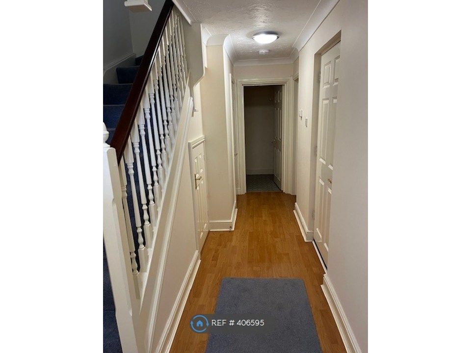 Property photo 2 of 10 Hallway