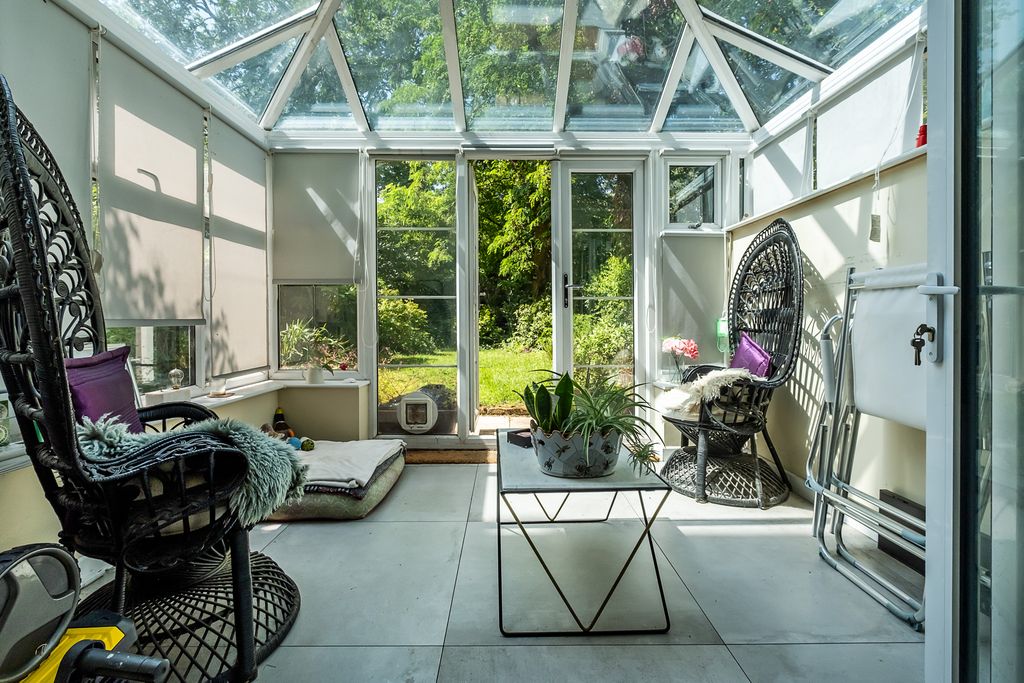 Property photo 3 of 16 Conservatory