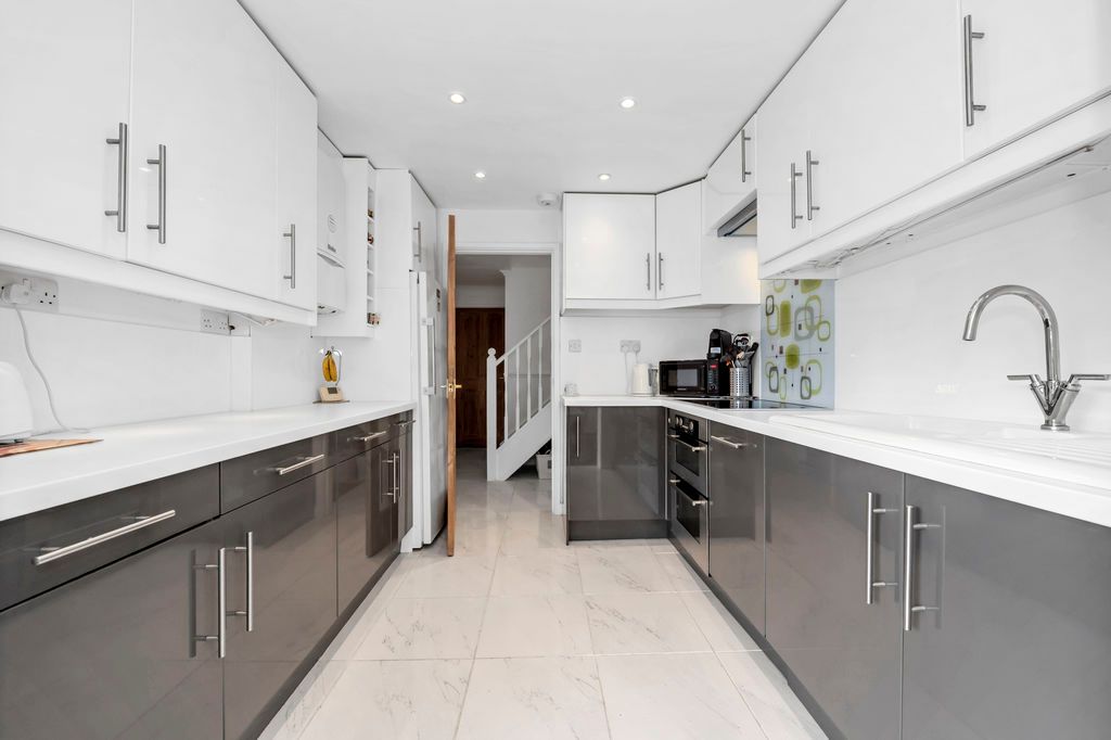 Property photo 2 of 19 Kitchen