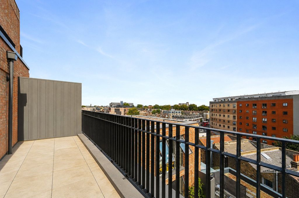 Property photo 3 of 13 Terrace