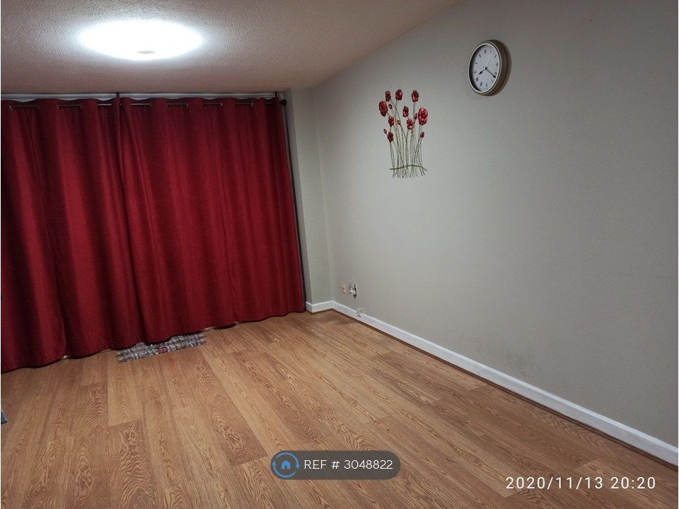 Property photo 3 of 10 Hall