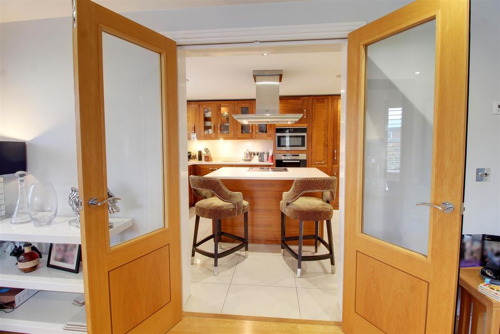 Additional image 13 of 3 bed flat for saleBluebridge Road, Brookmans Park AL9