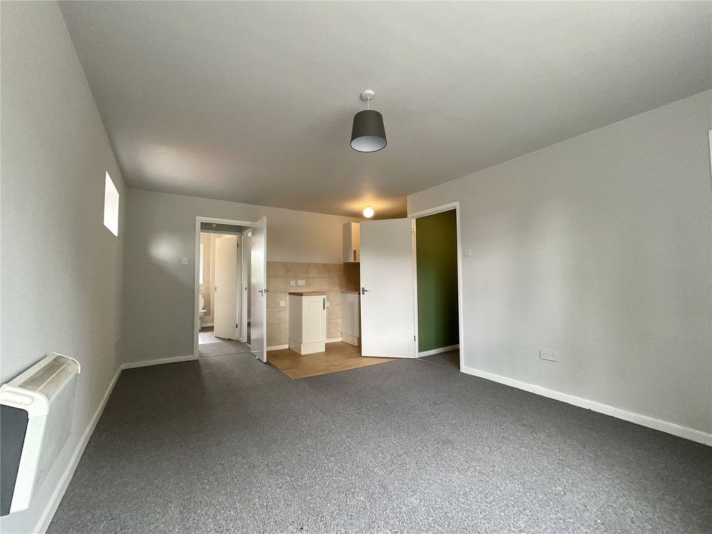 Property photo 2 of 16 Picture No. 02