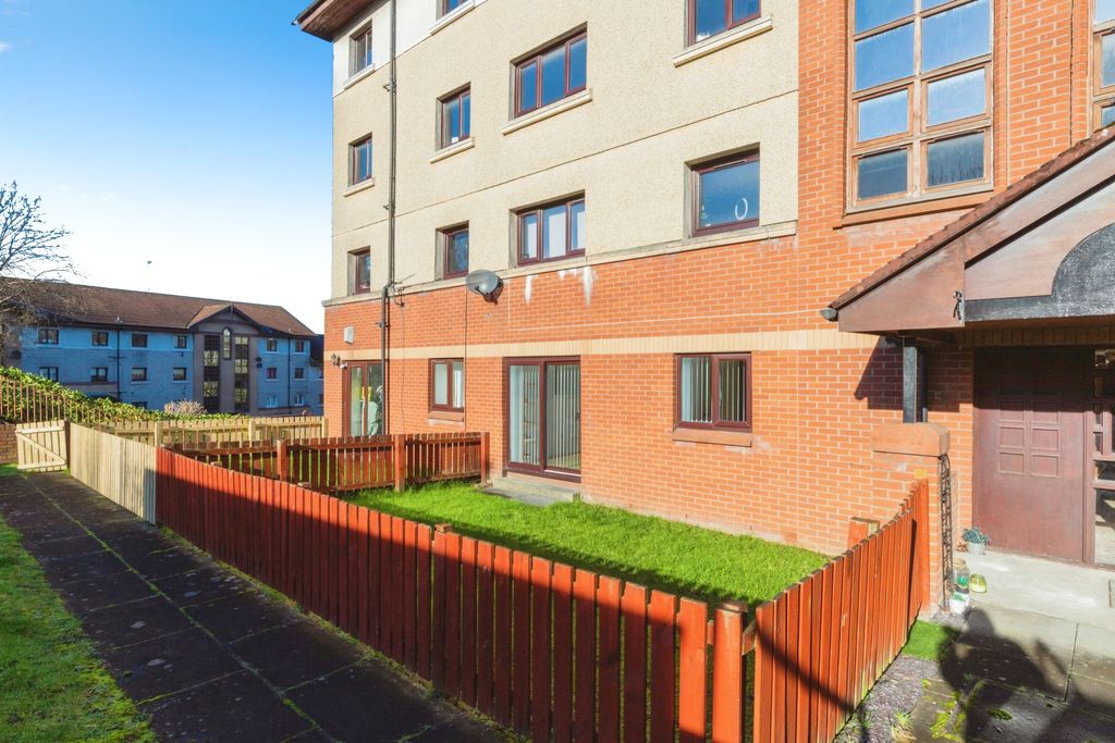 Property photo 2 of 15 Garden