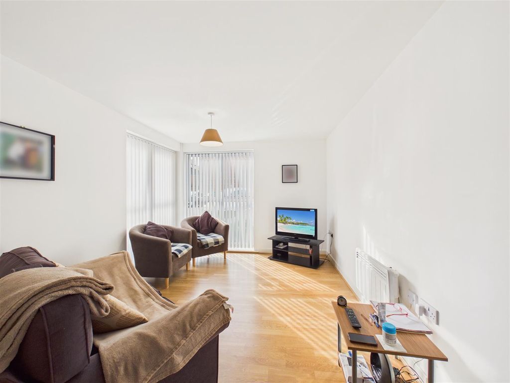 Property photo 2 of 8 Cam04454G0-Pr0038-Still005.Jpg