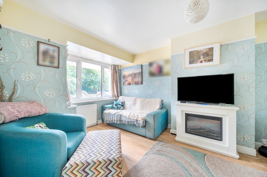 Property photo 3 of 13 1472442-12-6A213E...
