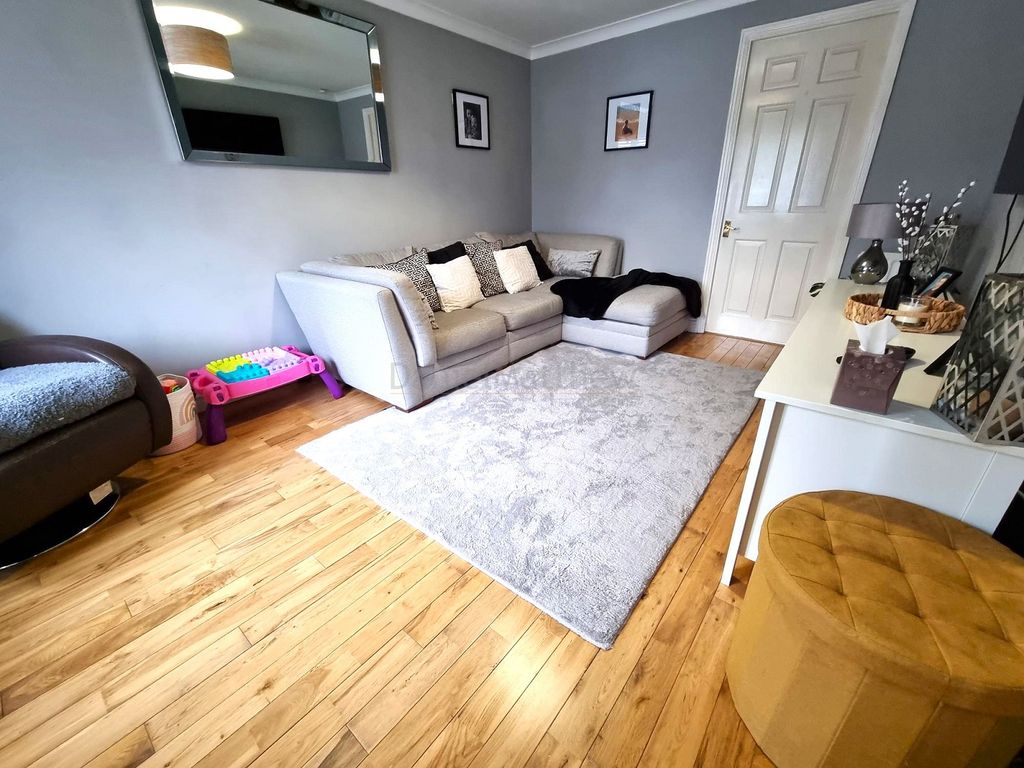 Property photo 3 of 15 Lounge