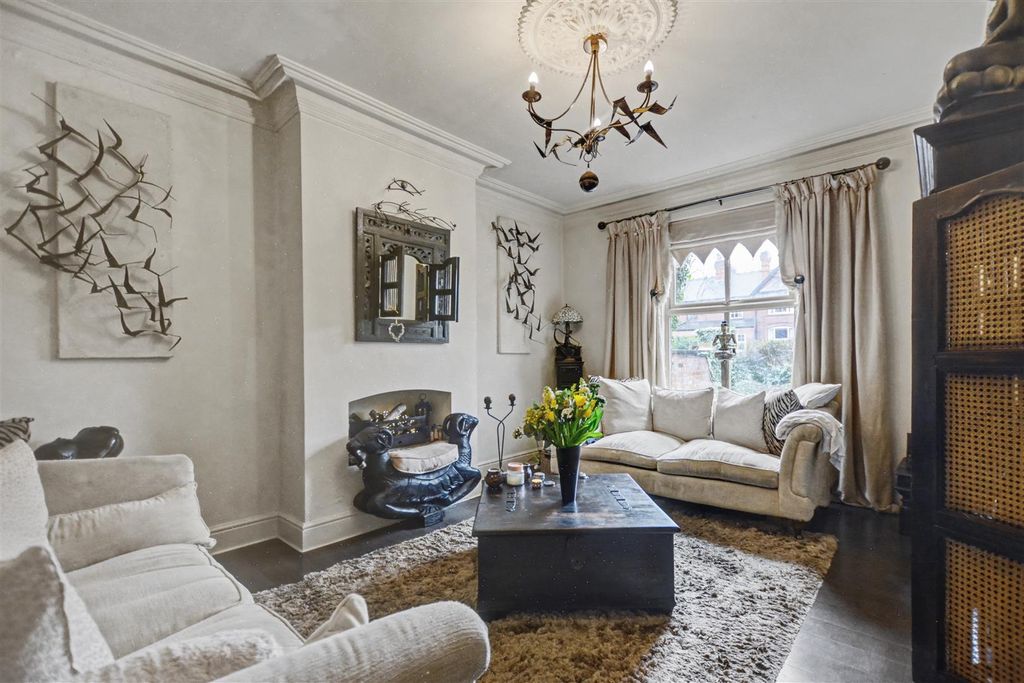 Property photo 2 of 30 Lounge