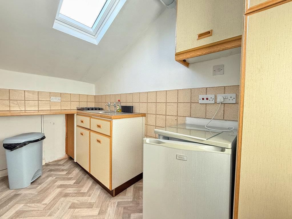 Property photo 2 of 7 Img_6033_Lzn.Jpg