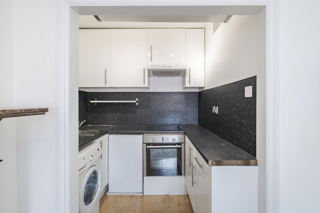 Property photo 3 of 7 Kitchen