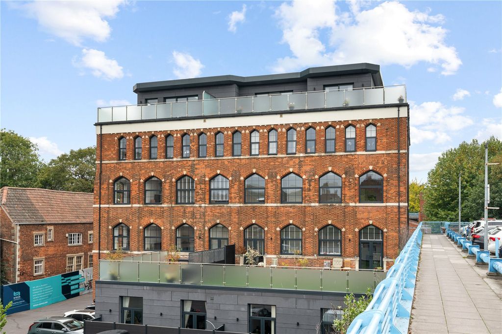 Property photo 2 of 26 Picture No. 22