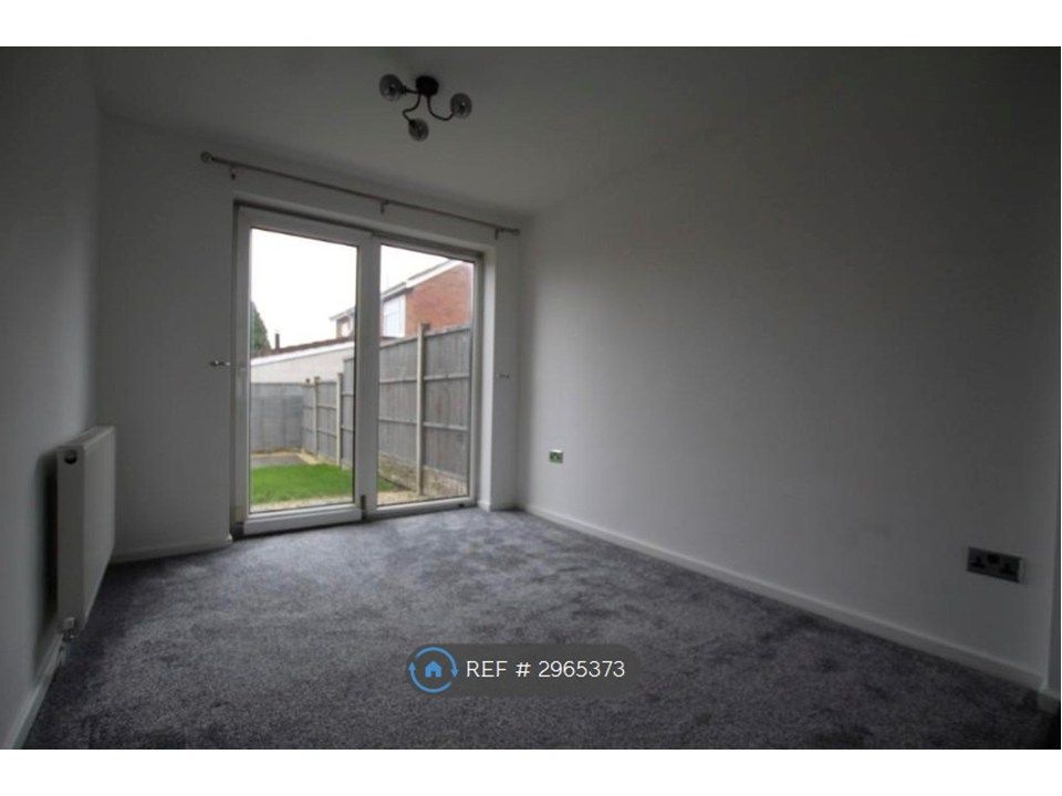 Property photo 3 of 10 Dining Room