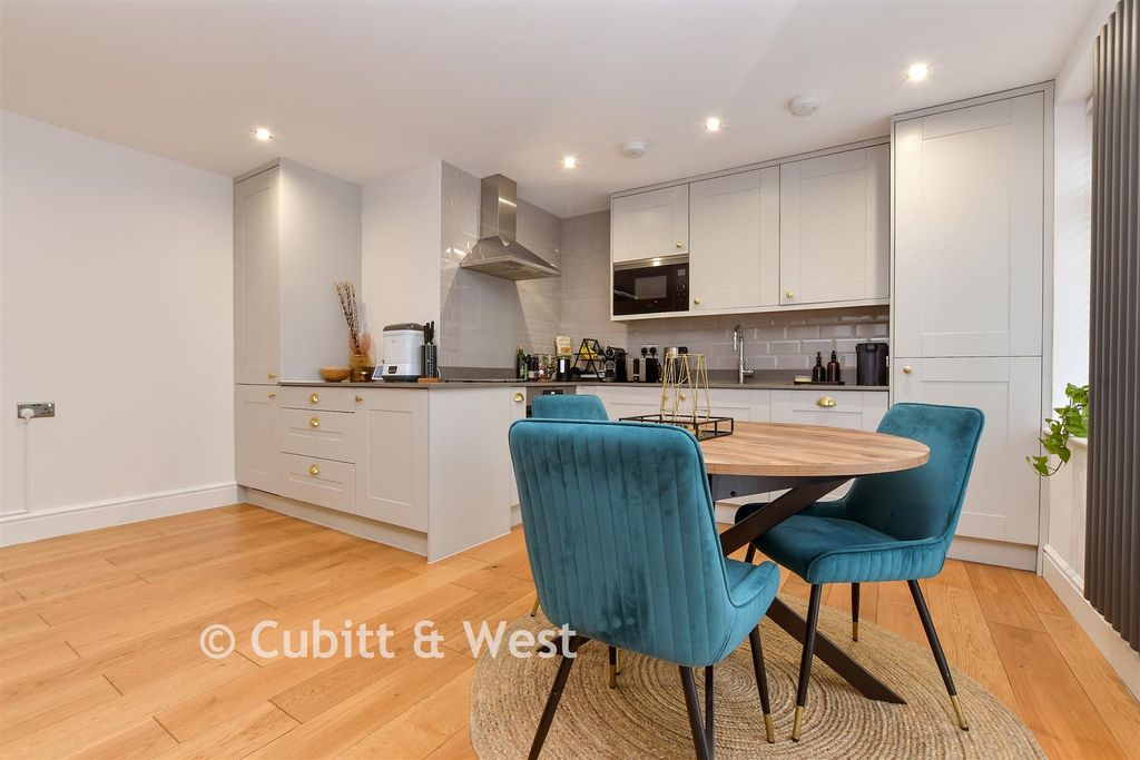 Property photo 3 of 17 Kitchen / Lounge / Diner