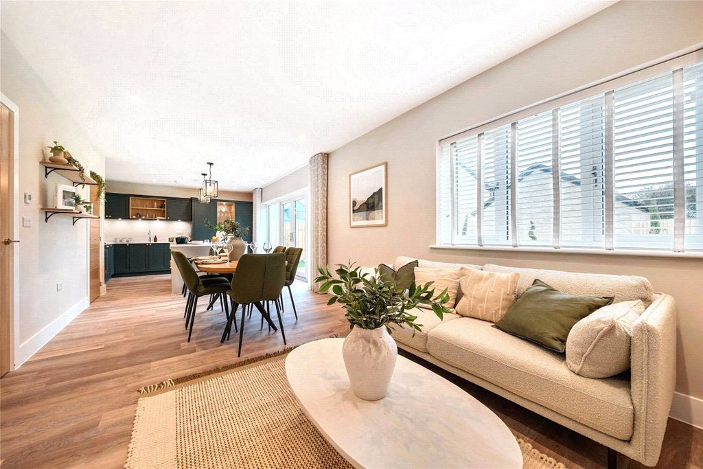 Property photo 3 of 12 Show Home