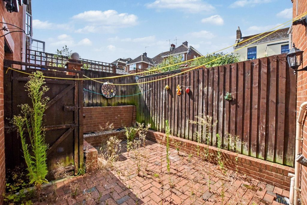 Property photo 3 of 17 Garden