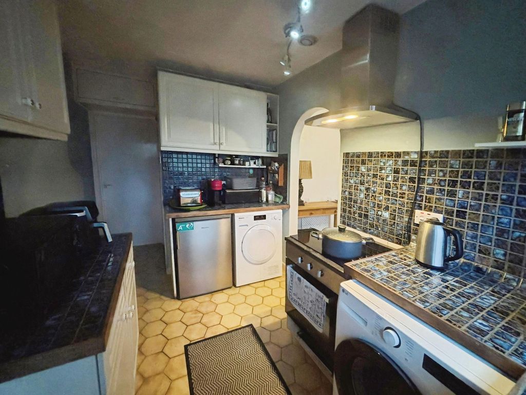 Property photo 3 of 13