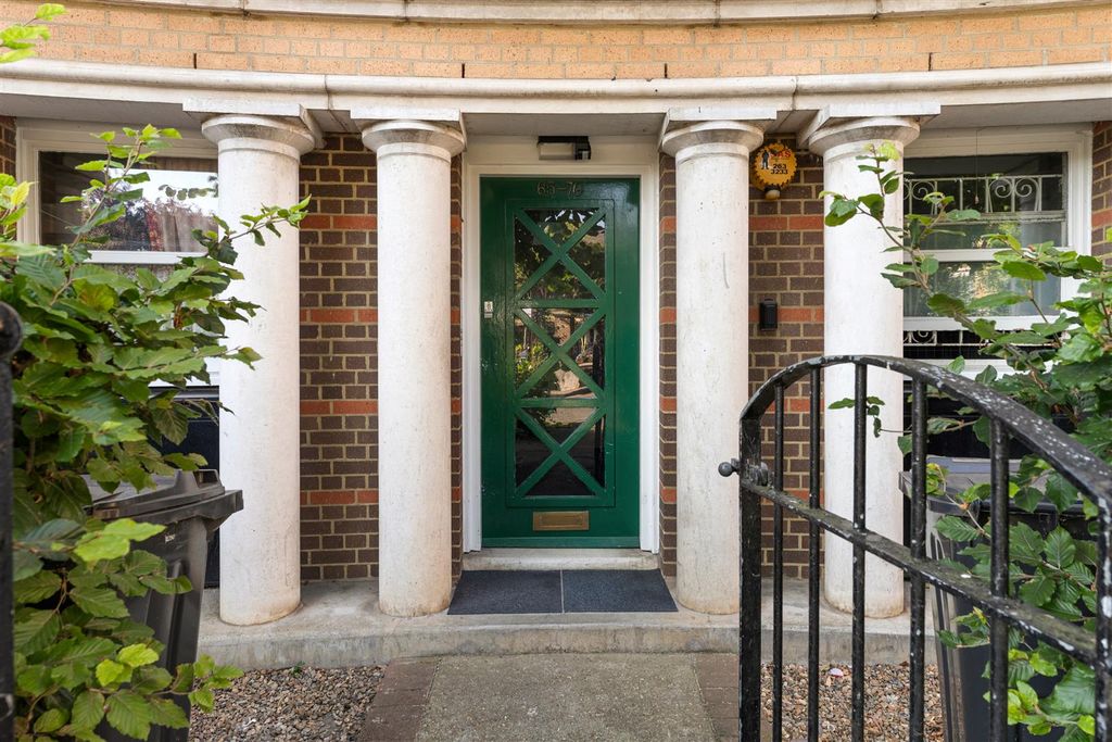 Property photo 1 of 23 Mothers Square, E5