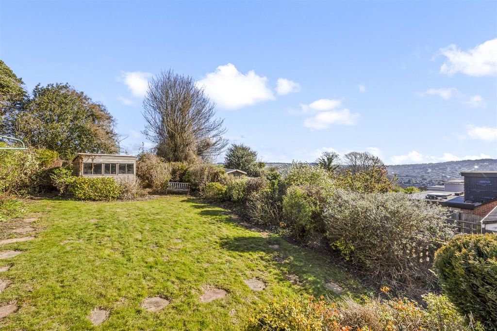 Property photo 2 of 16 Windmill Drive_103-011.Jpg