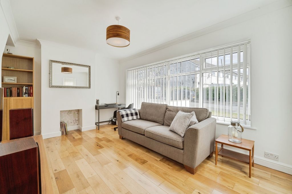 Property photo 3 of 19 Pbox-Img.Jpg