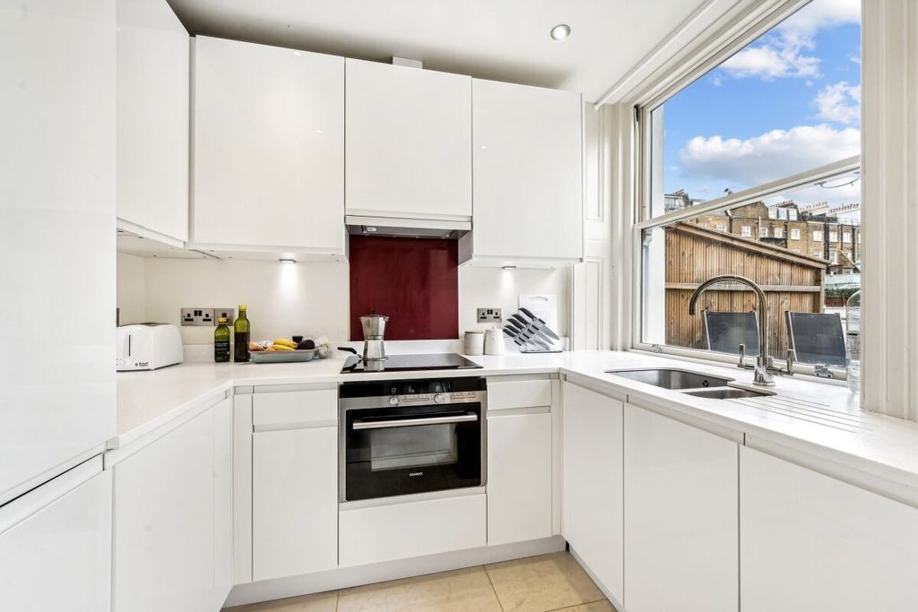 Property photo 2 of 9 Grenville Place (8)