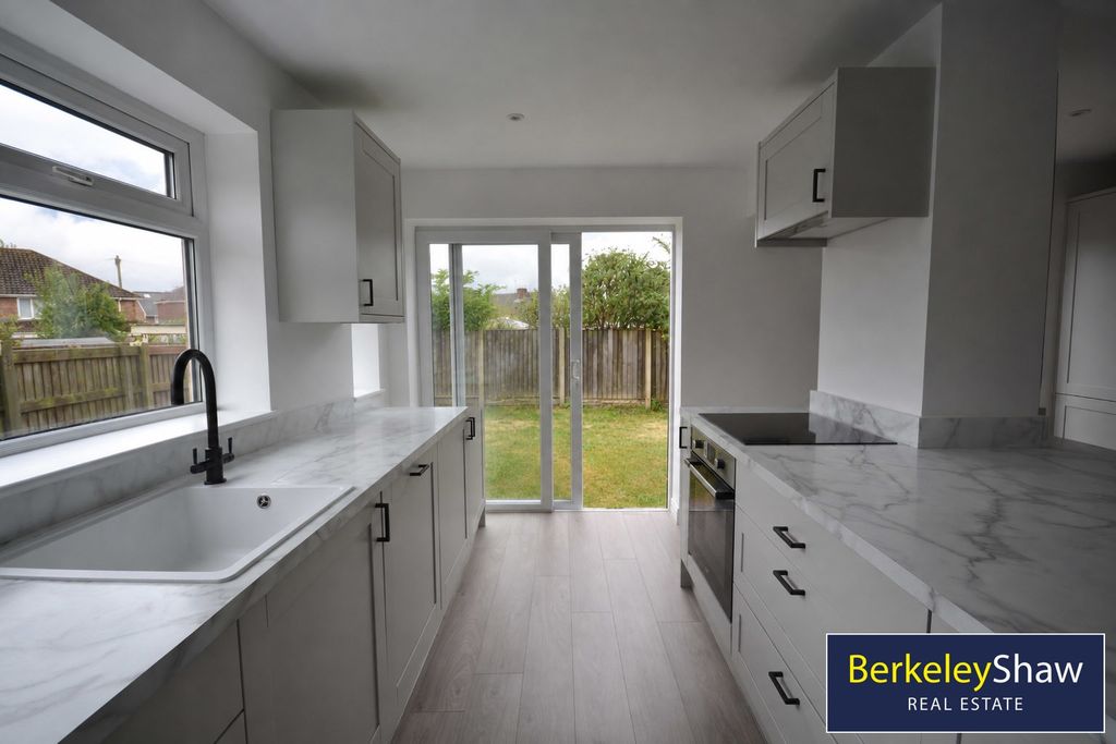 Property photo 3 of 15 Pbox-Img.Jpg