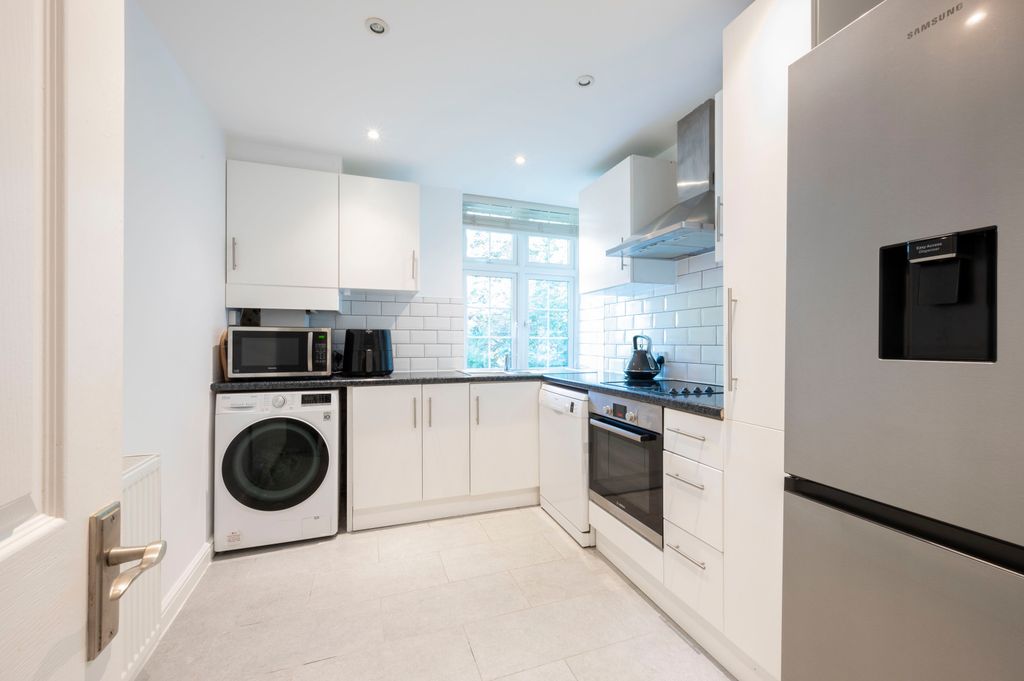 Property photo 2 of 8 Kitchen