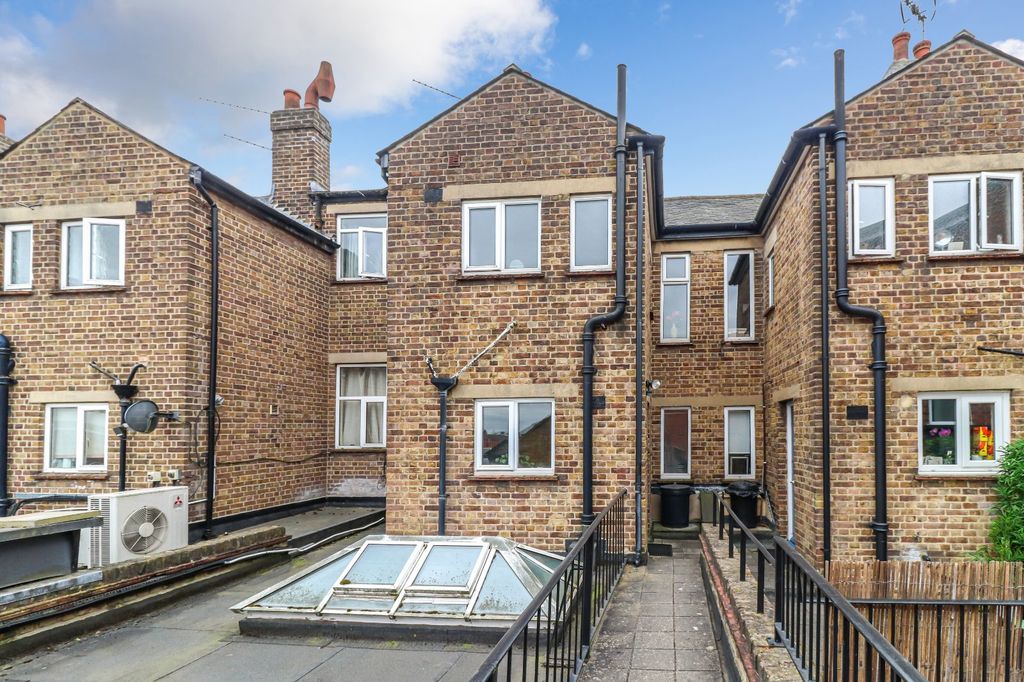 Property photo 1 of 11 Entrance