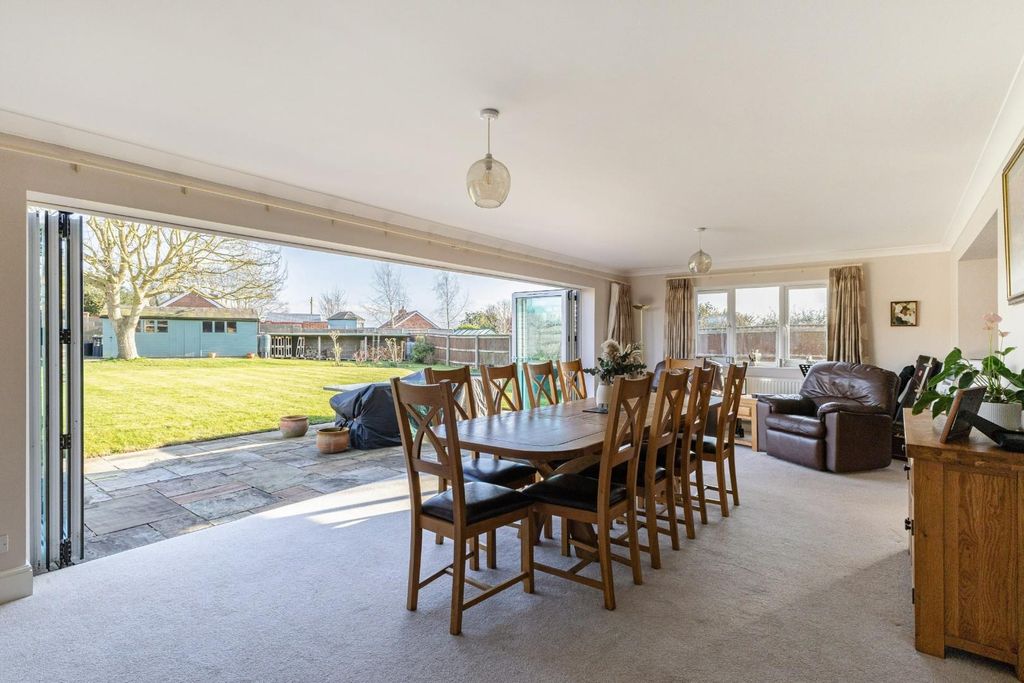 Property photo 3 of 29 Dining Room/Garden