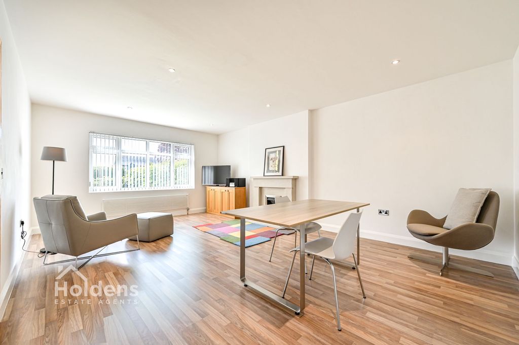Property photo 2 of 31