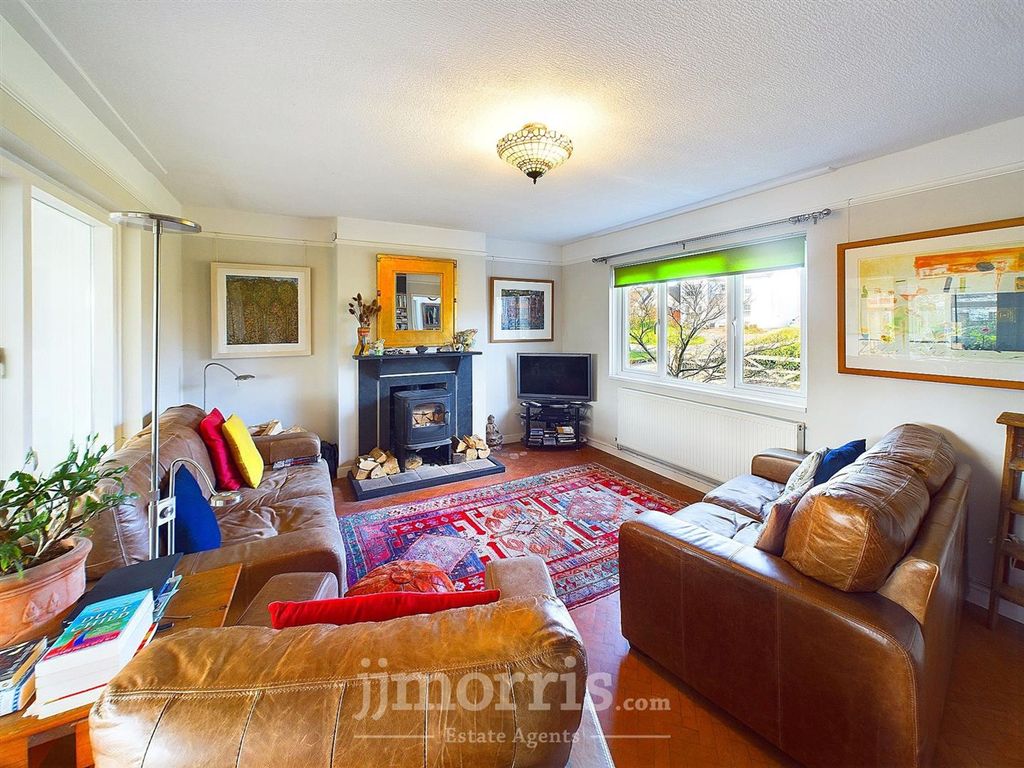 Property photo 2 of 24