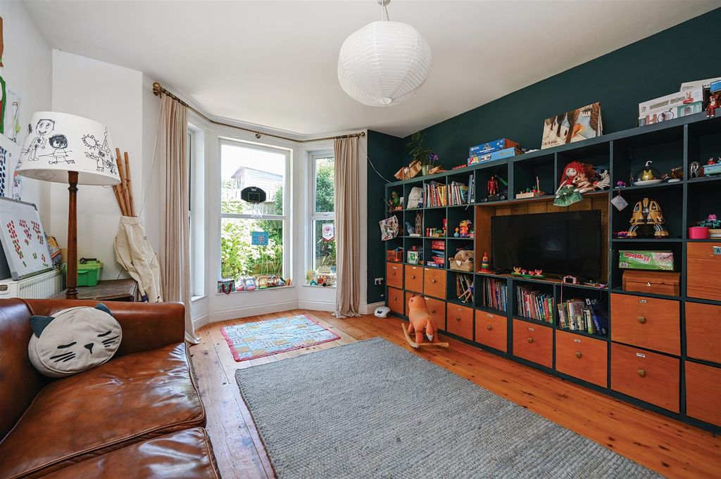 Property photo 3 of 29 101 Cambridge Road - Tn341Ep (18).Jpg