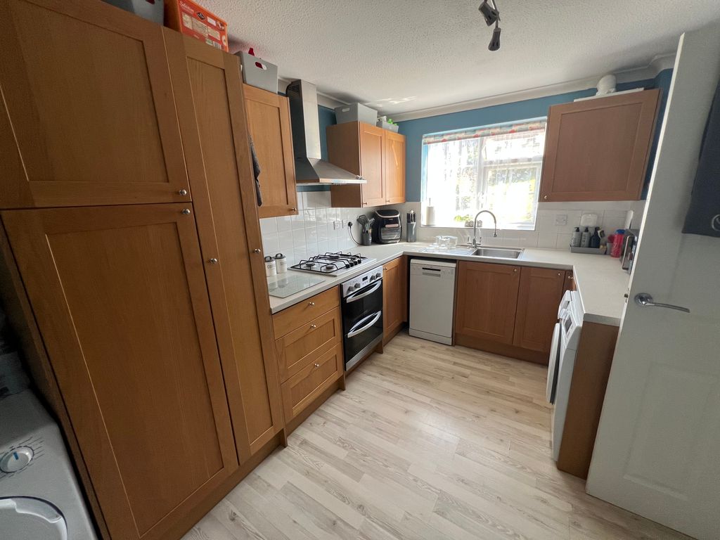 Property photo 2 of 6 Kitchen