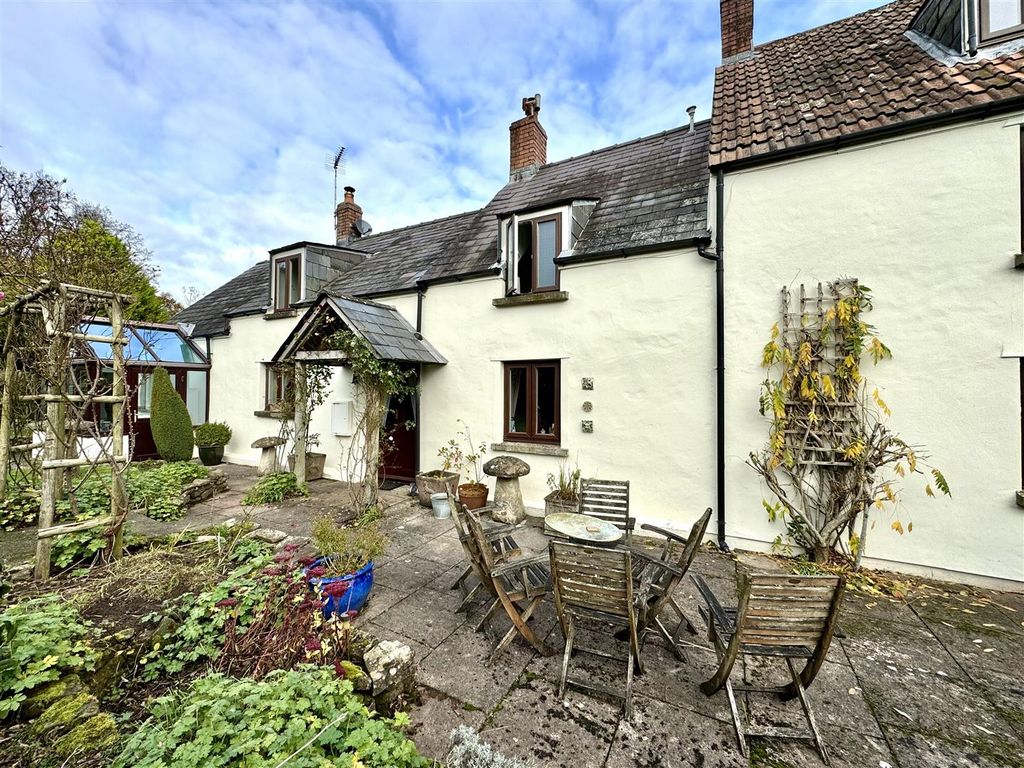 Property photo 1 of 24 Gardens