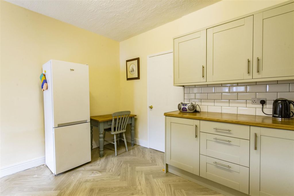 Property photo 2 of 11 Kitchen/Diner