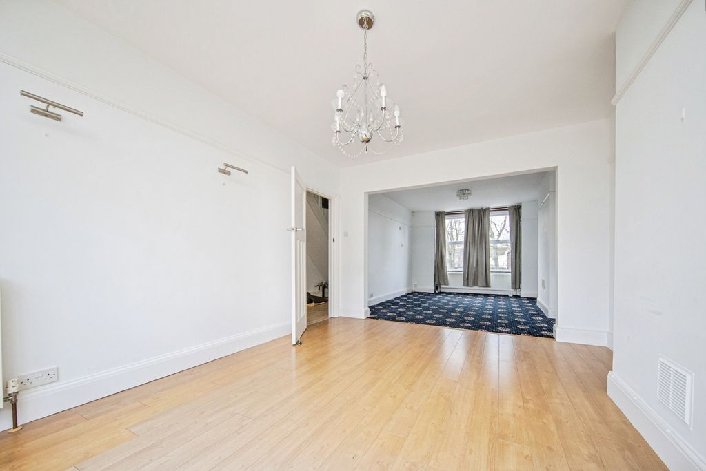 Property photo 3 of 21 Photo