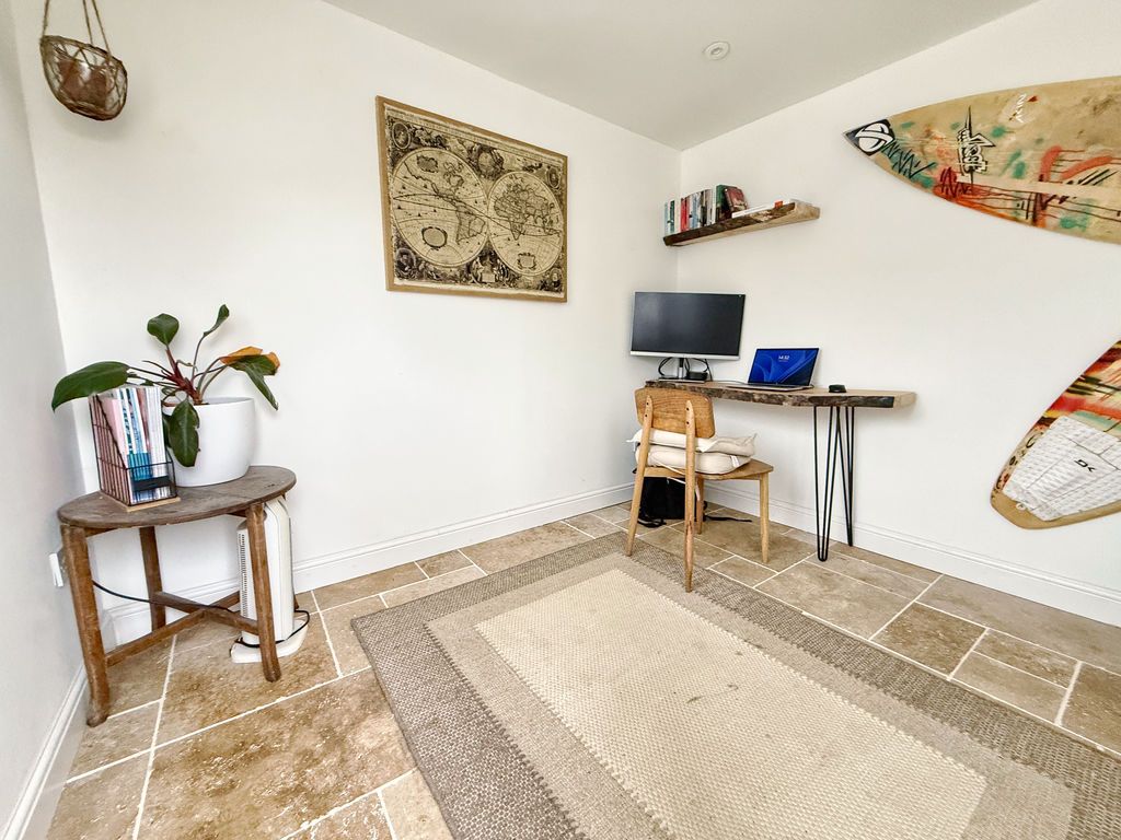 Property photo 3 of 11 Photo 12