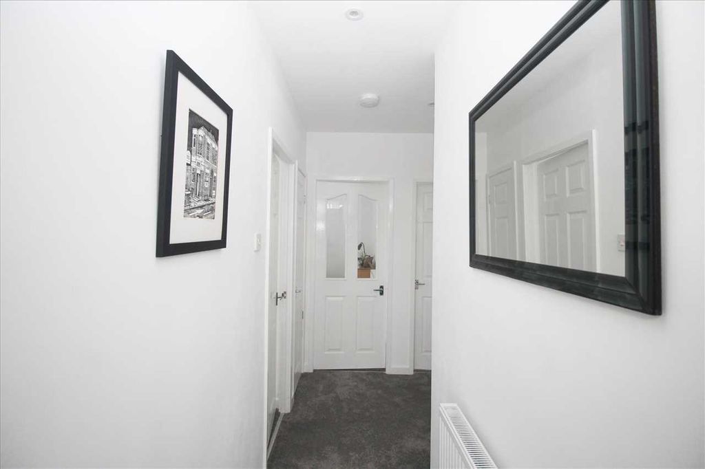 Property photo 2 of 8 Entrance Lobby