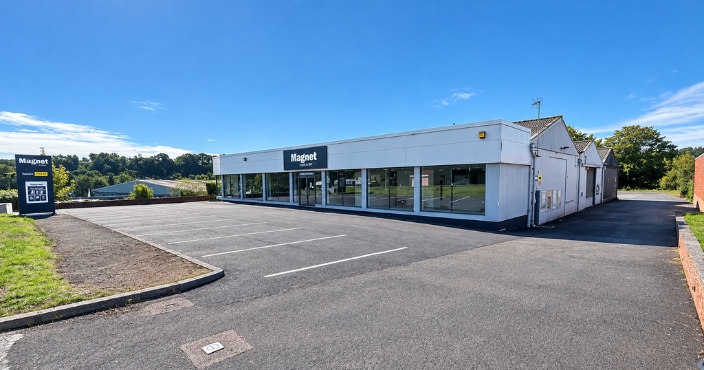 Property photo 1 of 8 Frontage