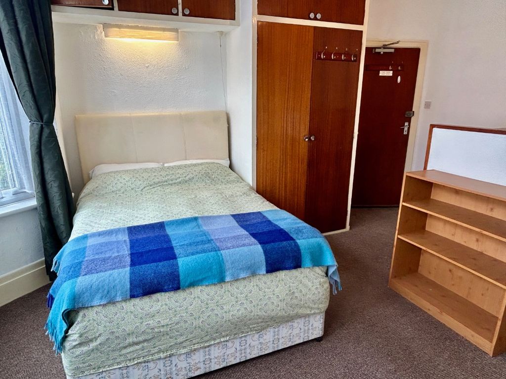 Property photo 3 of 6 4821713