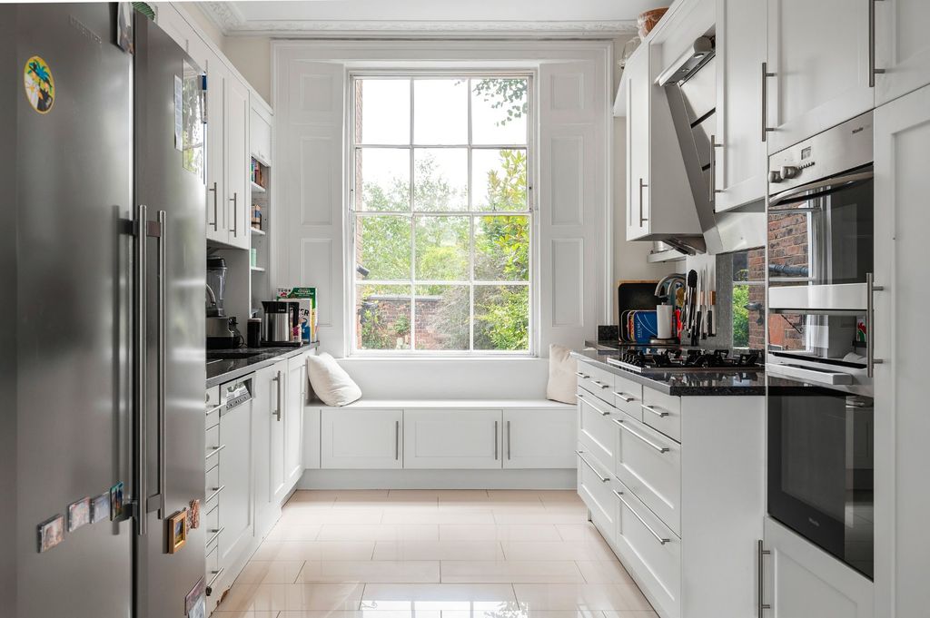 Property photo 3 of 40 Kitchen