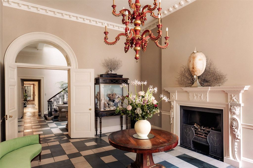 Property photo 2 of 16 Hallway