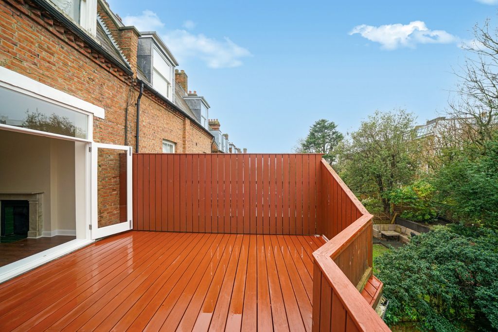 Property photo 2 of 27 Picture No. 17