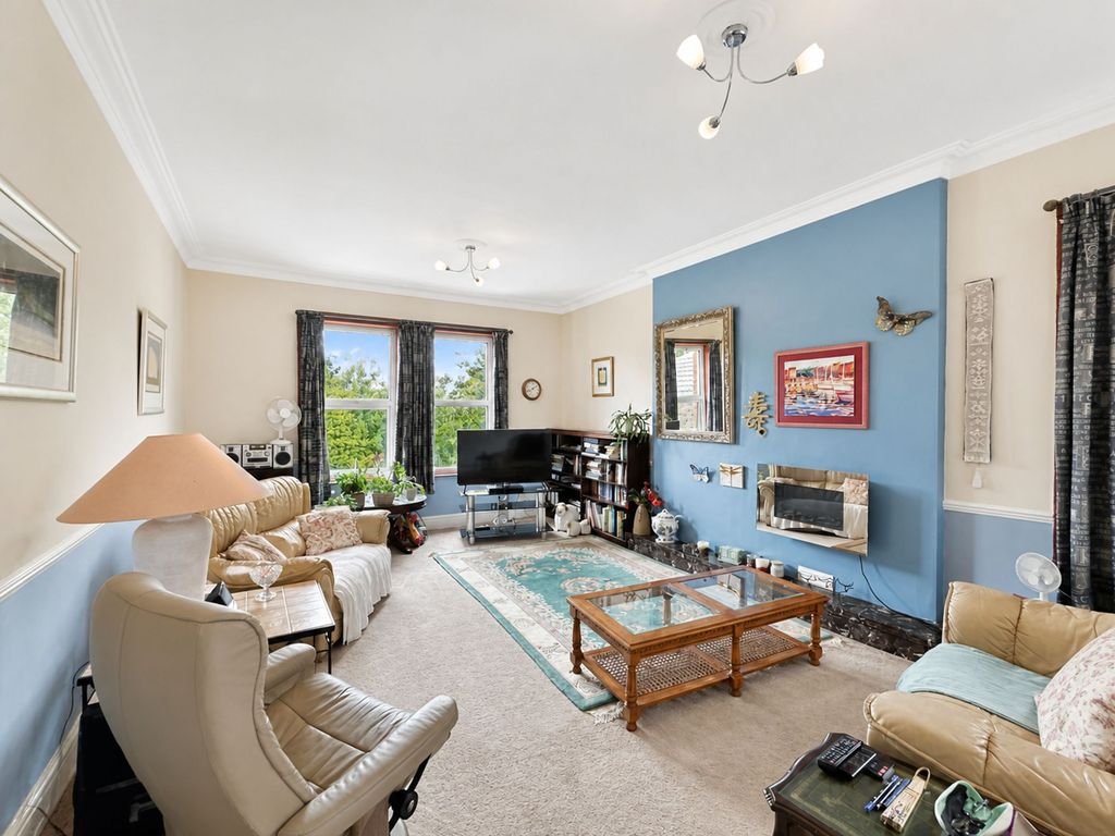 Property photo 2 of 34