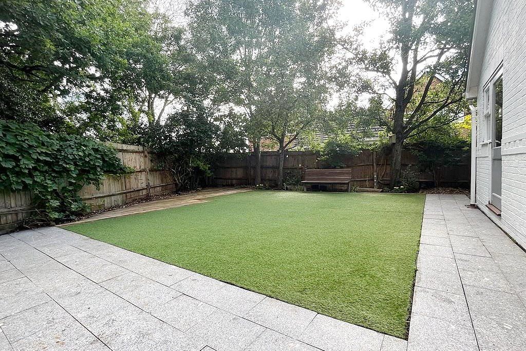 Property photo 3 of 9 Garden