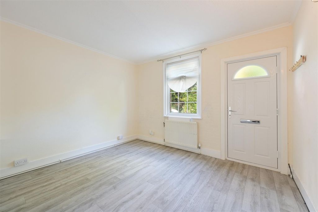 Property photo 3 of 13 Beaconsfield Place  (1).Jpg